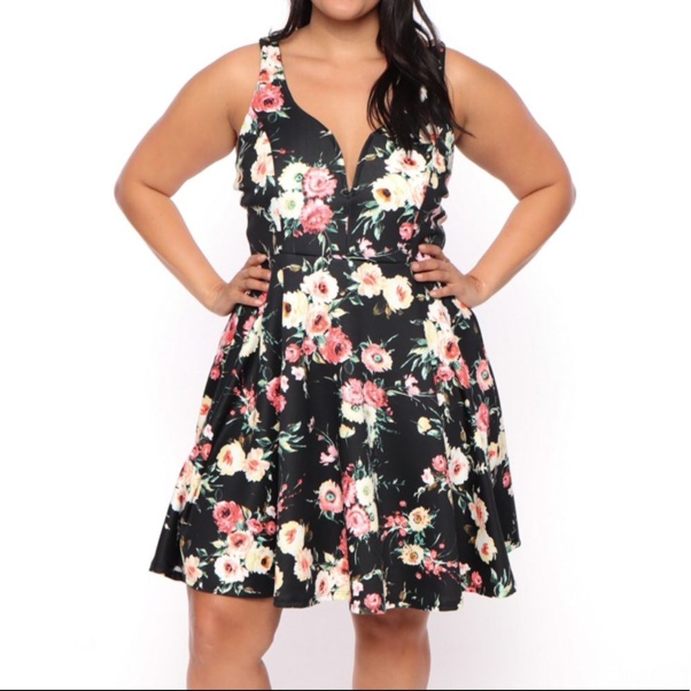 Curvy Sense Stretch Floral Skater Dress